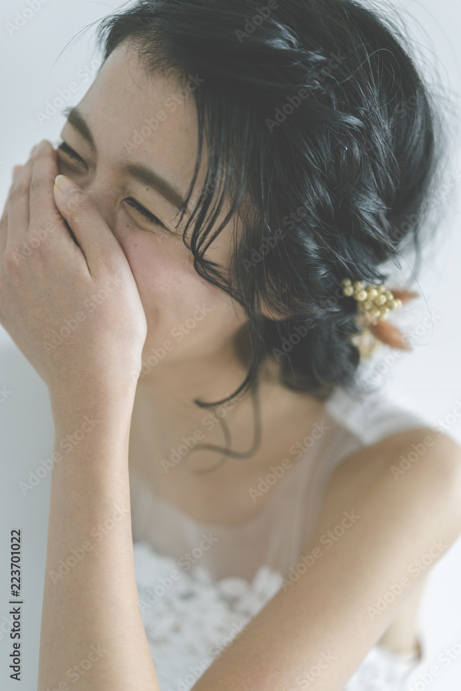 Fototapeta premium ウェディングドレスを着た花嫁