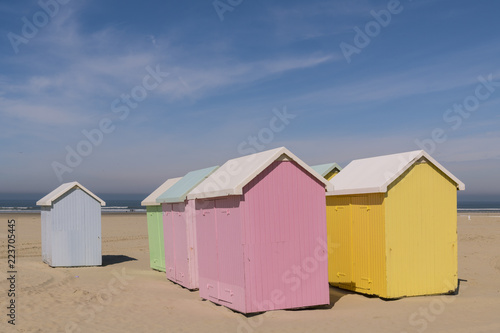 Les cabines de plage sur la plage de Berck-sur-mer (Côte d'Opale) © Alonbou