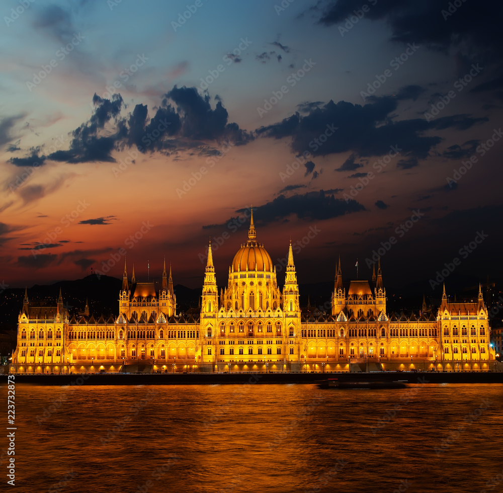 Obraz premium Budapest Parliament facade