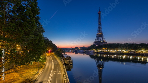Eiffel Tower and the Seine river night to day timelapse, Paris, France © neiezhmakov