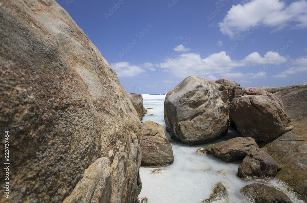 Rocher et océan à Cape Le Grand National Park, Western Australia, Australie