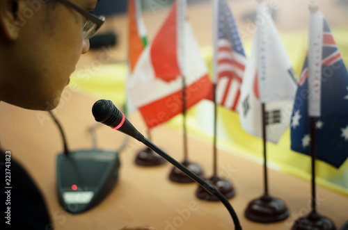 Bilde på lerret The politician was speaking at the microphone in the conference, the leaders of