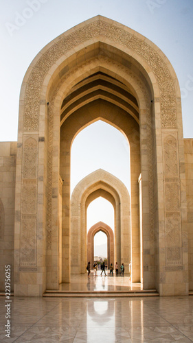 Valokuva Arches at the Sultan Qaboos Grand Mosque in Muscat, Oman