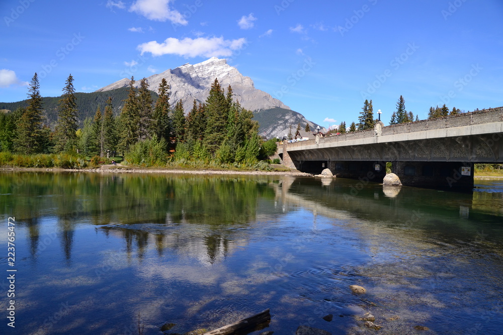 Obraz premium Bow River near the Bridge