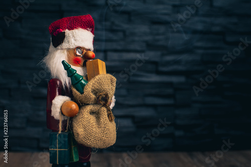 Weihnachtsmann Räuchermännchen im Erzgebirge photo