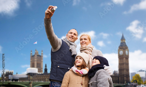 Canvas Print family, travel and tourism concept - happy mother, father, daughter and son taki