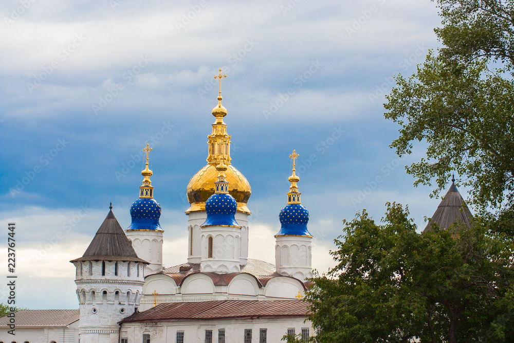 Old Russian traditional architecture – beautiful view of the stone Tobolskiy Kremlin, the Golden dome of the Orthodox Church Cathedral, Gostiny Dvor towers (Russia, Siberia)