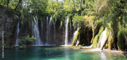 Fototapeta Naklejka Na Ścianę i Meble -  Cascata nel Parco Nazionale di Plitvice in Croazia 