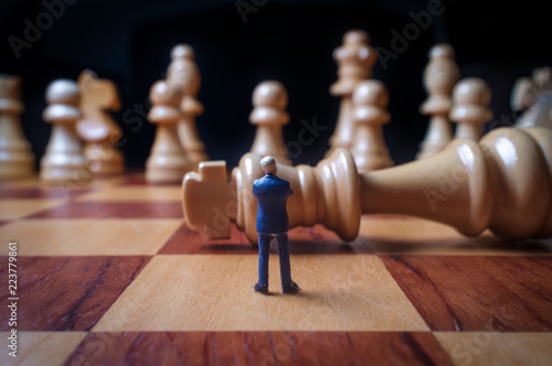 Tableau sur toile Chess Pieces Businessmen Metaphor