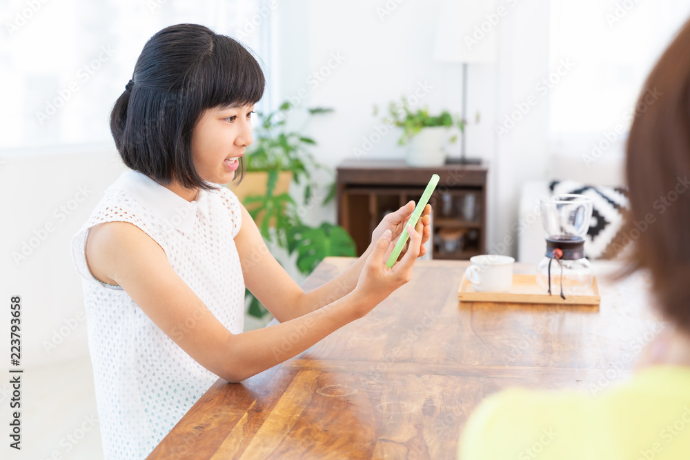 女の子 スマホ 親子 女の子 スマホ 親子