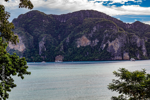 Obraz na płótnie Looking out at the bay at Phi Phi Island, Krabi Thailand w salonie