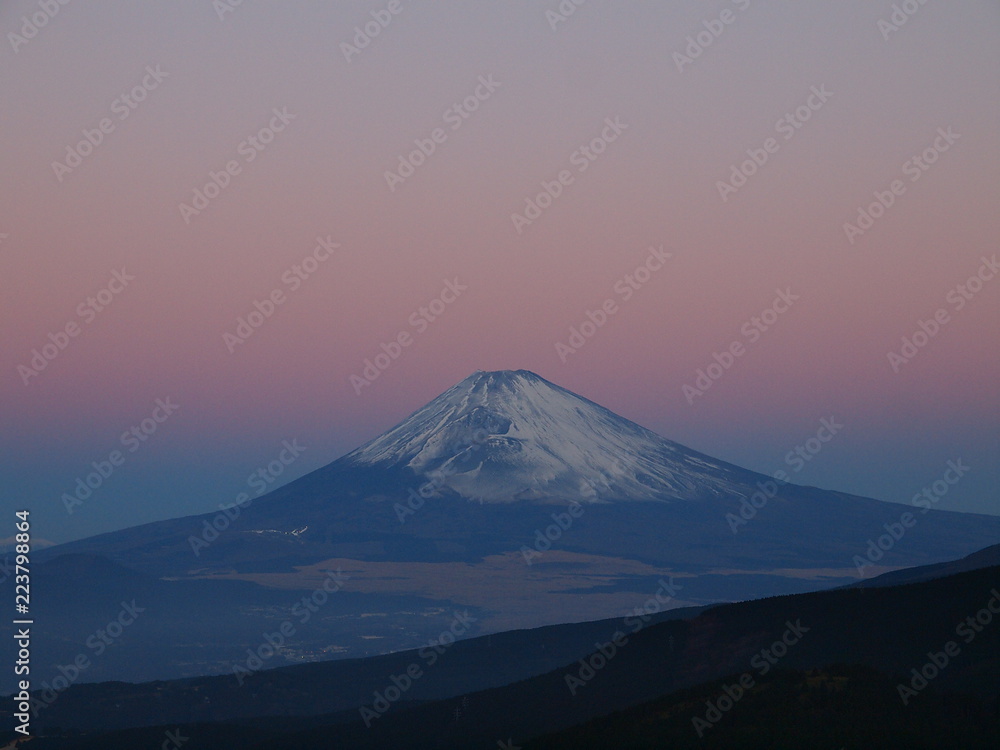 元旦の日の出前の富士山