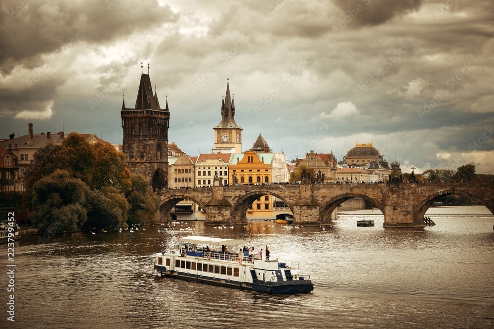 Obraz premium Prague skyline and bridge