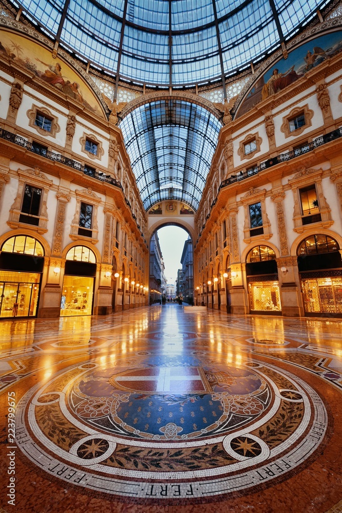Obraz premium Galleria Vittorio Emanuele II interior