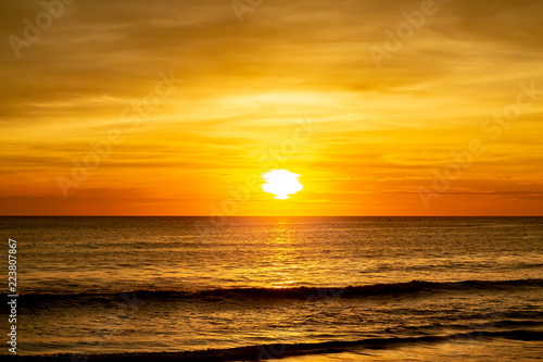 Obraz na płótnie Deep and Rich ORange Sunset at Karon Beach w salonie