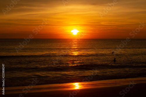 Obraz na płótnie Deep and Rich ORange Sunset at Karon Beach w salonie