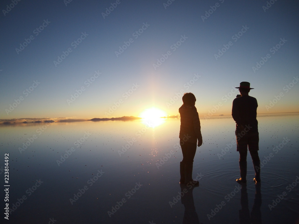 Fototapeta premium couple on the beach at sunset
