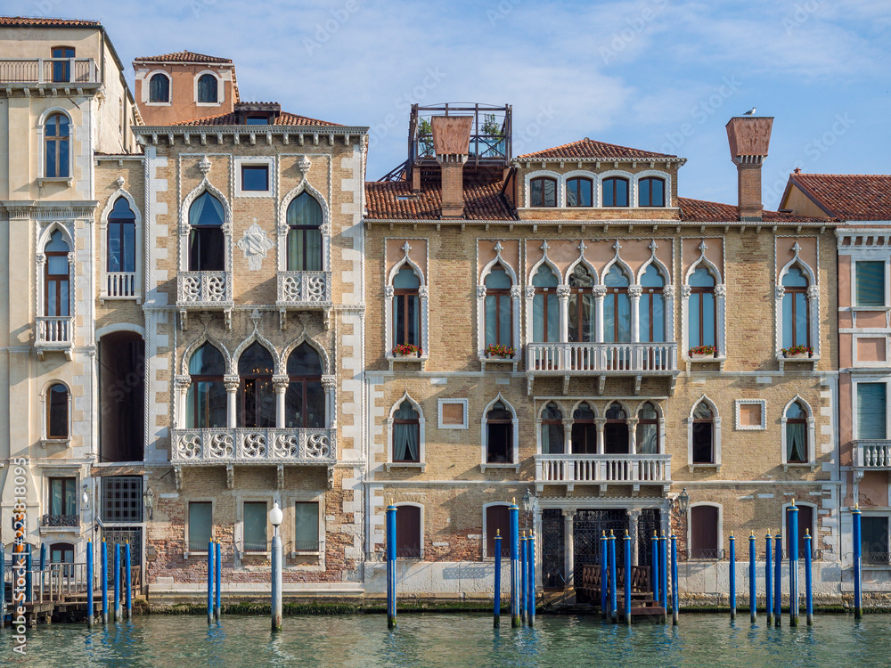 Bunte Häuser am Canale Grande, Venedig