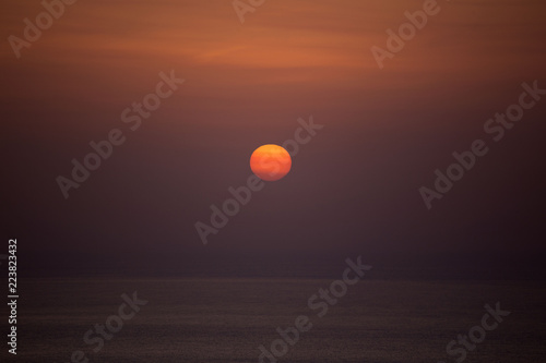 Fototapeta Naklejka Na Ścianę i Meble -  海からの日の出