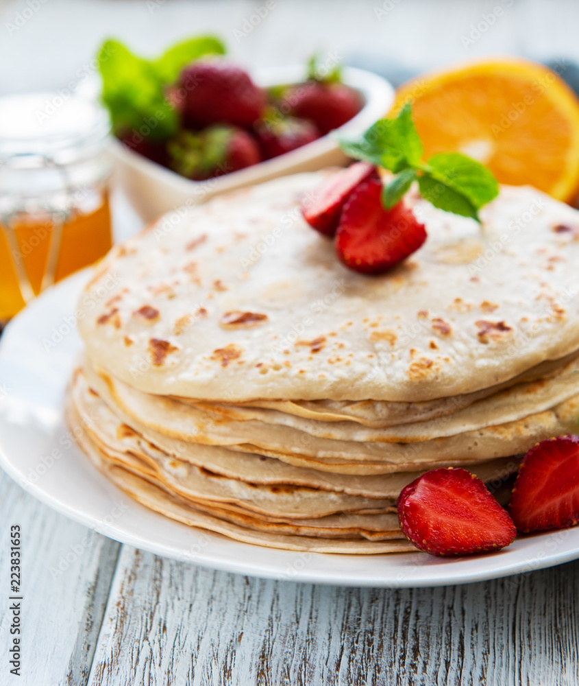 Delicious pancakes with strawberry Delicious pancakes with strawberry