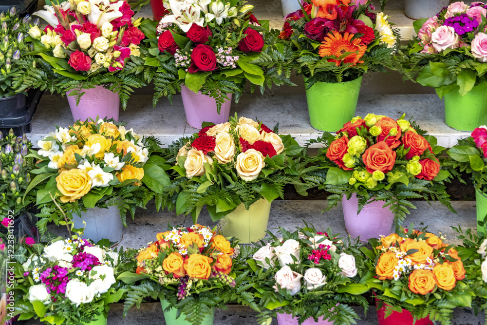 Blumensträuße in der Auslage Blumensträuße in der Auslage