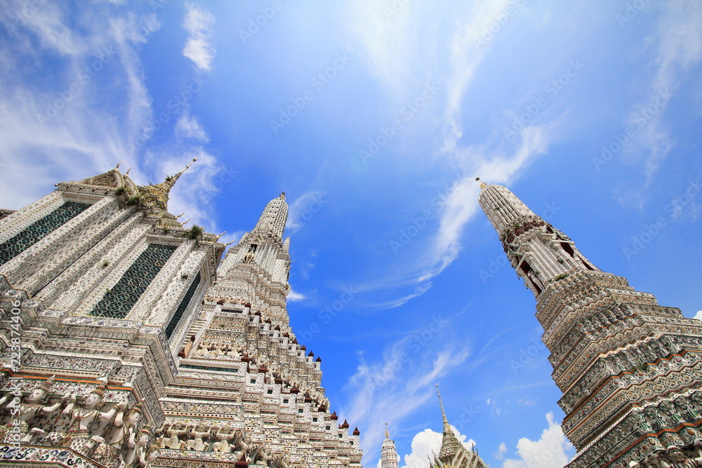Wat arun (Temple of Dawn), where is Thailand attractions for most traveller will come to visited