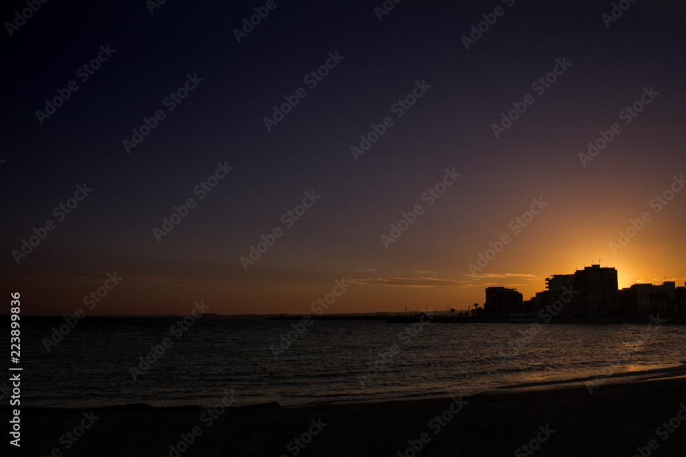 Fototapeta premium cuesta de sol en la bahia
