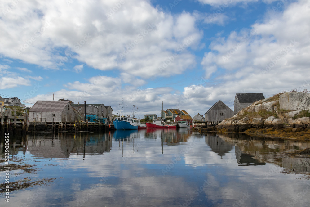 Fototapeta premium houses on the water, harbour with boats, Peggy's Cove