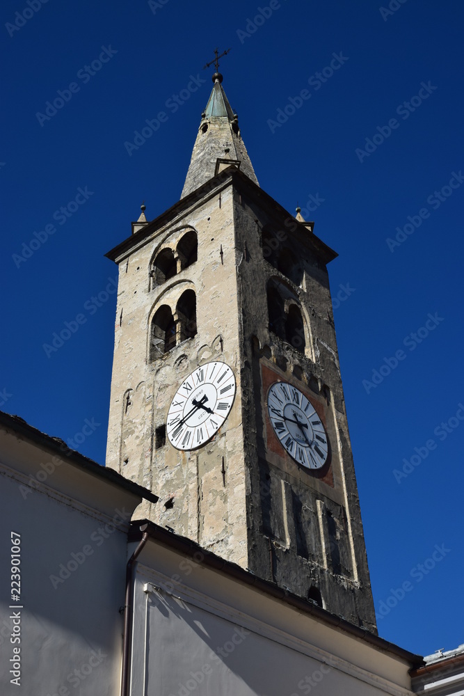 Aosta - il campanile romanico della cattedrale 