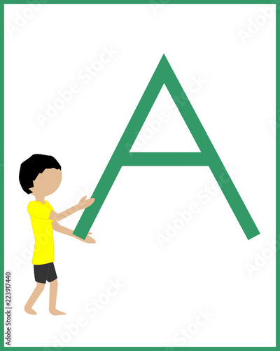 Kind trägt den Buchstaben A 