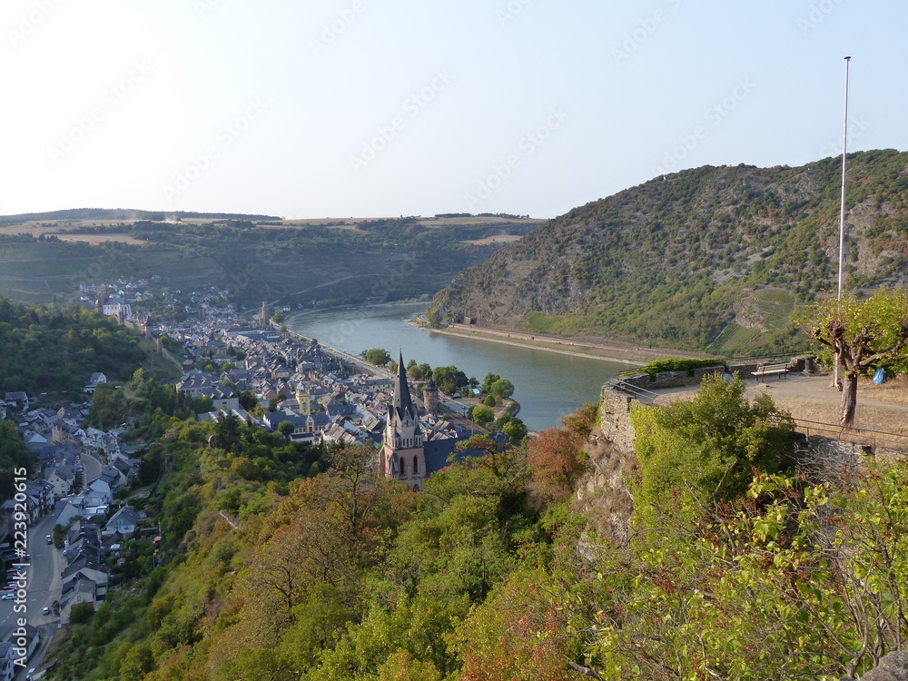 Blick von der Schönburg auf Oberwesel am Rhein