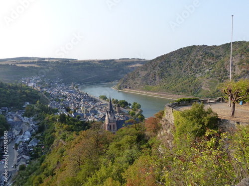 Blick von der Schönburg auf Oberwesel am Rhein