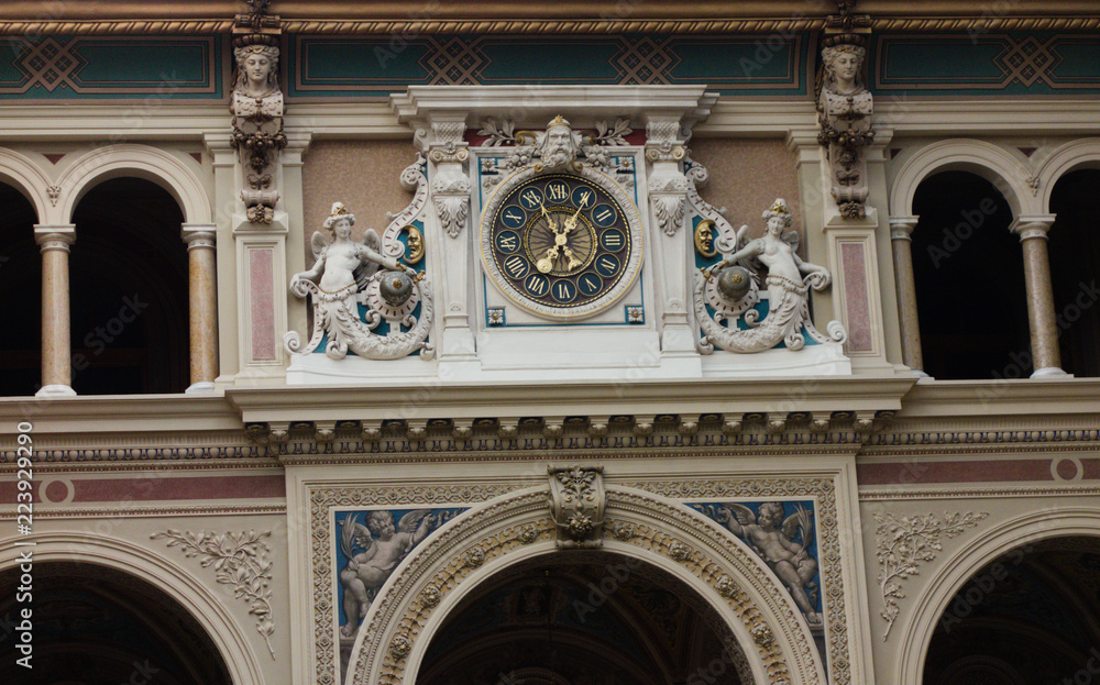 Uhr in der Aula vom Justizpalast in Wien 