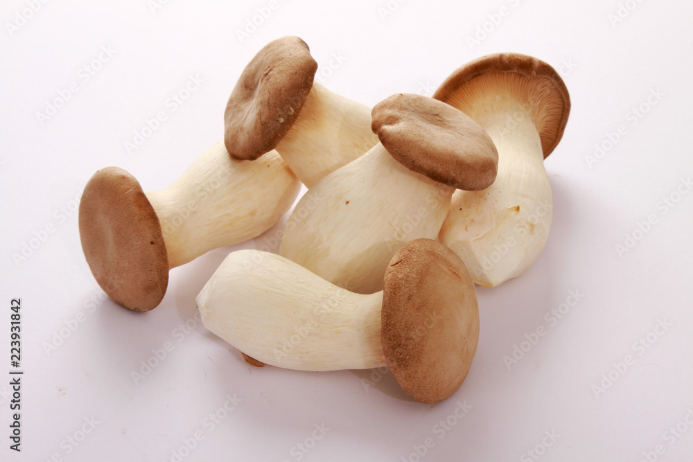 preparing king oyster mushroom