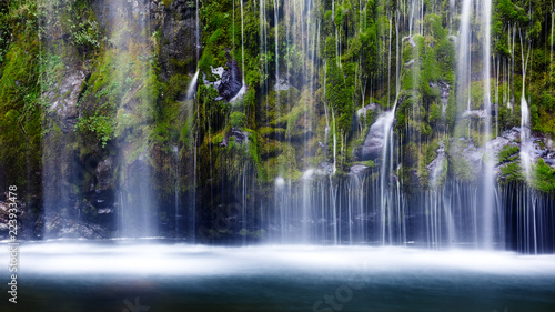 Fototapeta Naklejka Na Ścianę i Meble -  mossbrae falls