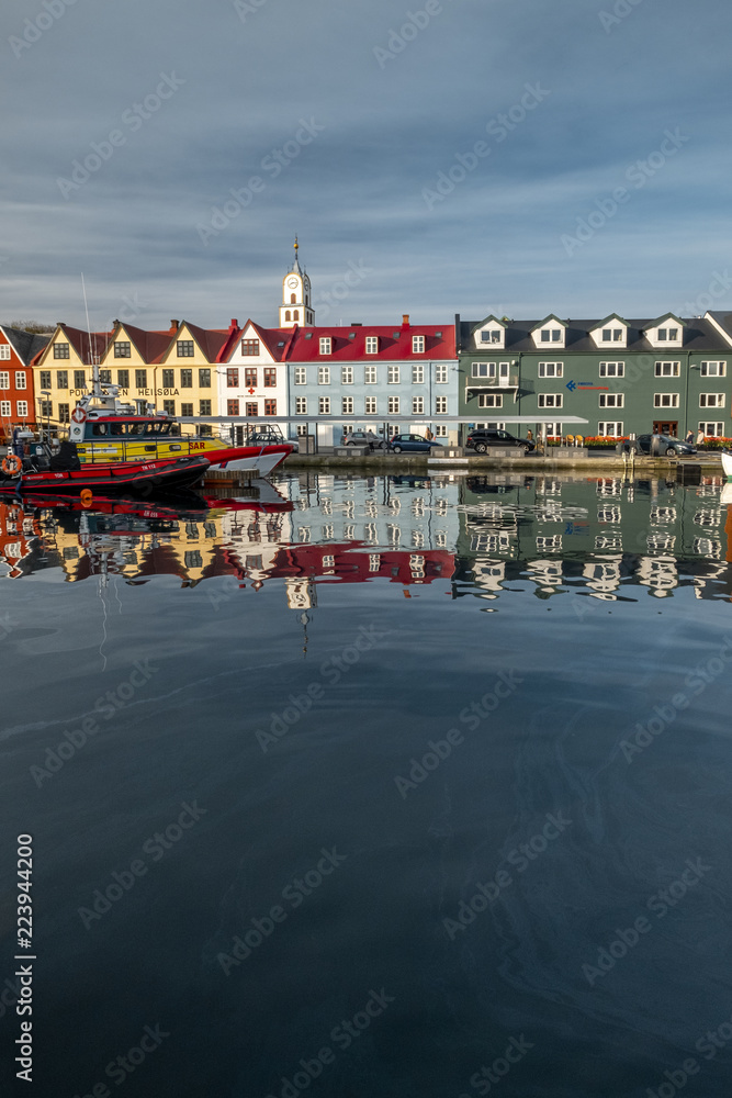 Fototapeta premium buildings in port reflection