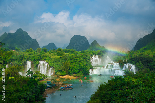 Fototapeta Naklejka Na Ścianę i Meble -  Bangioc - Detian waterfall is locate at border of China and Vietnam, It's famous water fall of both country. There are boat service tourist for see nearby the waterfall.