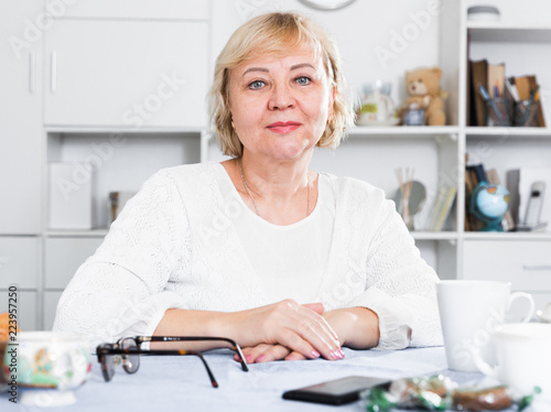 Obraz na plátně Mature woman at home