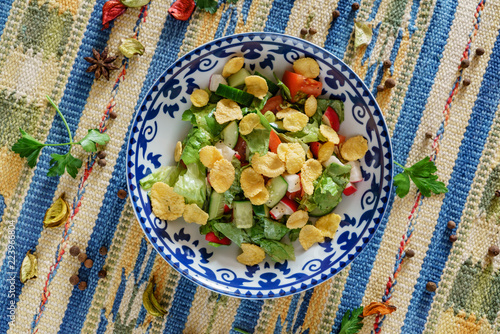 Bild auf Leinwand salad with corn flakes