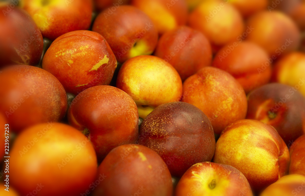CLOSE UP OF FRESH RED APPLES ON SUPERMARKET SHELF DISPLAY CLOSE UP OF FRESH RED APPLES ON SUPERMARKET SHELF DISPLAY