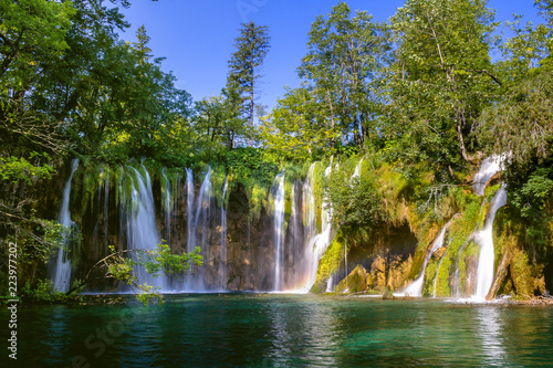 Fototapeta Naklejka Na Ścianę i Meble -  Beautiful waterfall in Plitvice Lakes National Park. Croatia