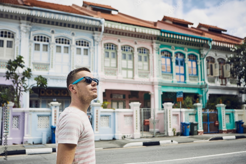 Obraz premium Kolorowa ulica w Singapurze