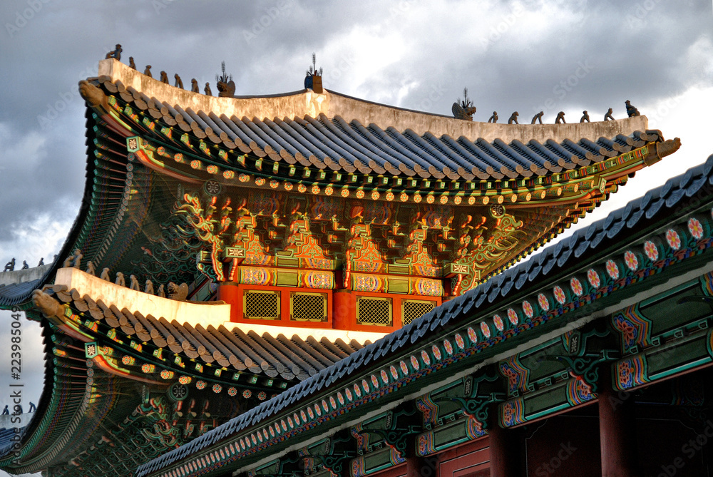 경복궁 흥례문. 조선시대에 만들어진 다섯 개의 궁궐 중 첫 번째로 만들어진 곳으로, 조선 왕조의 궁전이다. 