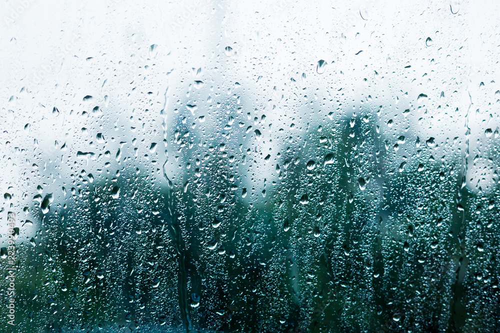 Obraz premium Water droplet on windshield