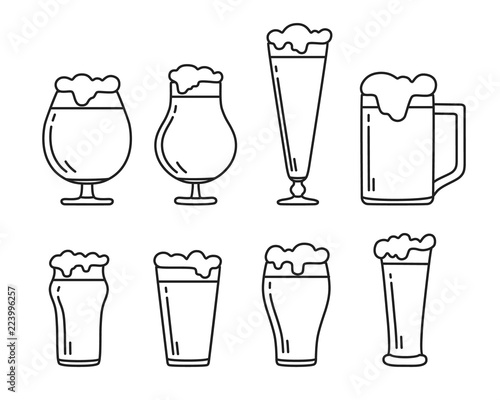 Set of beer glasses and mug with foam icons. Vector isolated.