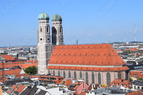 Blick auf die Liebfrauenkirche in München photo