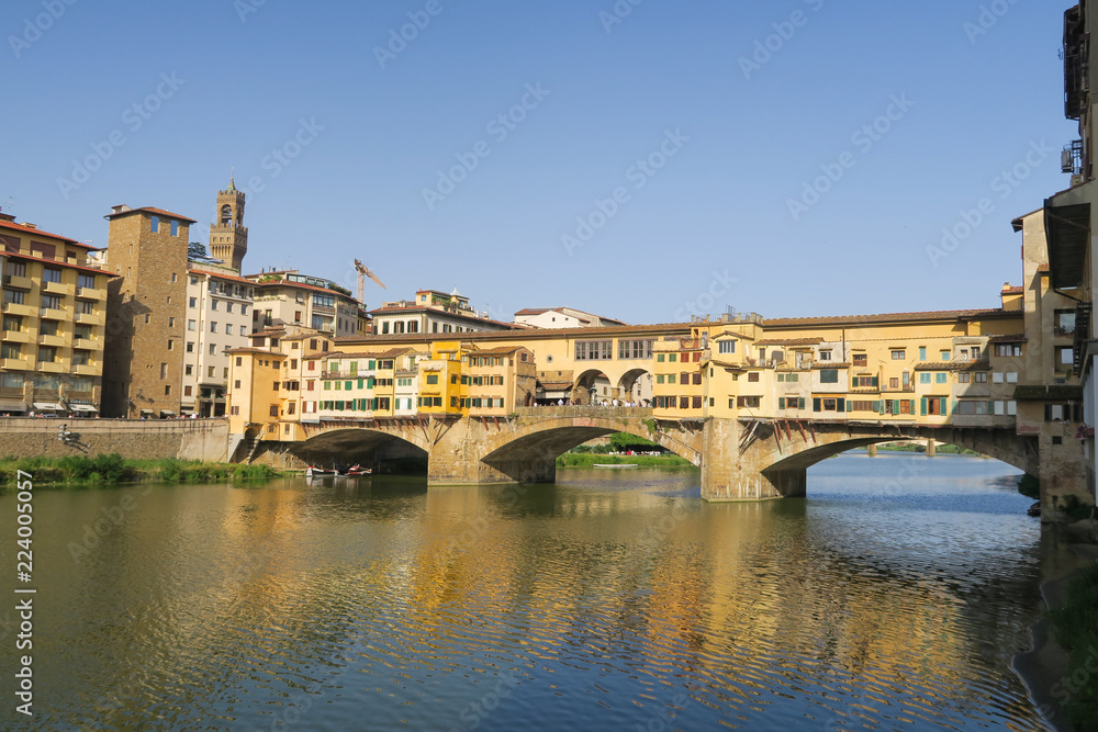 Fototapeta premium Beautiful view on the Ponte Veccio in Florence, Italy