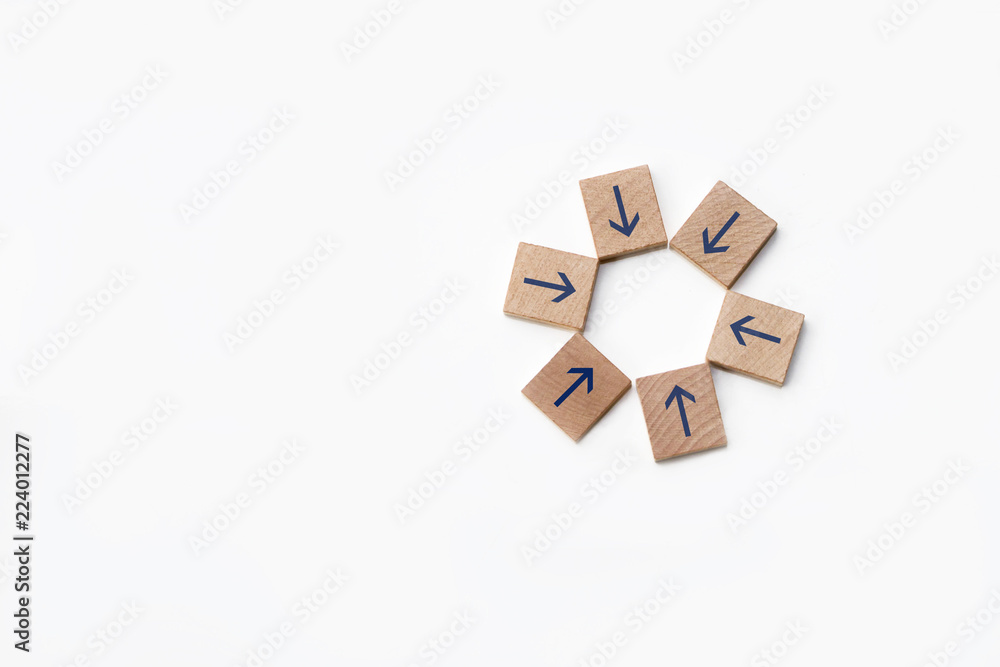 Fototapeta premium centralization concept , arrow sign on wood with white background