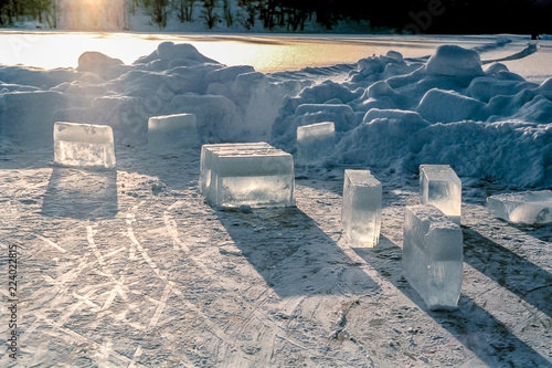 Cuadro en lienzo Solid, transparent ice blocks standing on frozen water on a cold, frosty winter