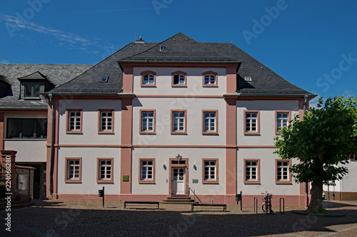 Obraz na płótnie Altes. Rathaus in Heusenstamm, Hessen, Deutschland w salonie